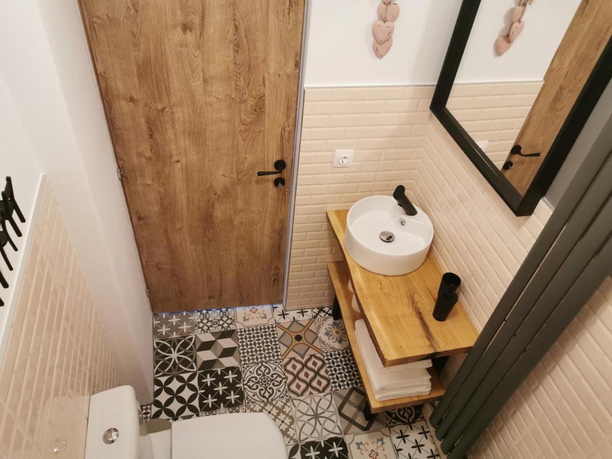 Central Park Studio 彼得罗沙尼 外观 照片